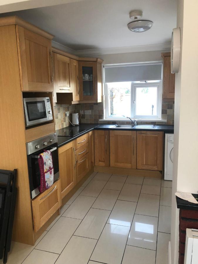 Cheerful 4 Bedroom Town House With Bbq, Galway Exteriör bild