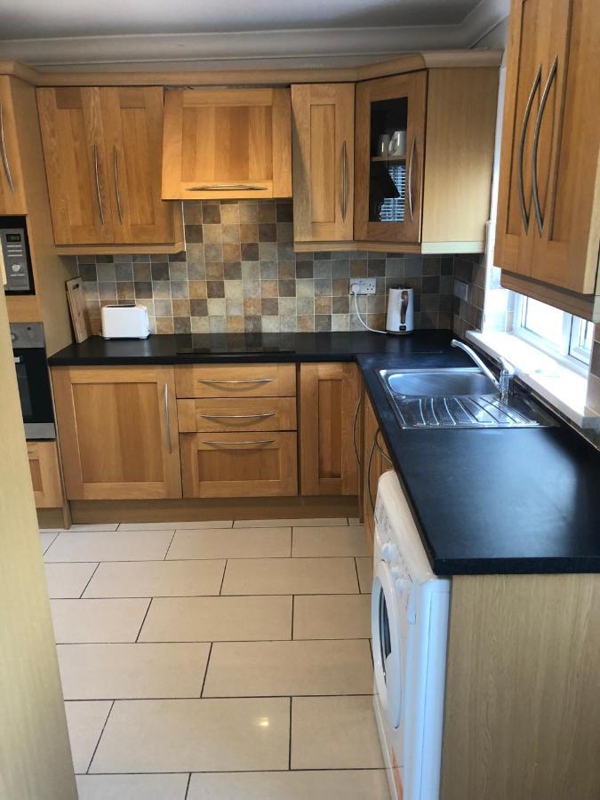 Cheerful 4 Bedroom Town House With Bbq, Galway Exteriör bild